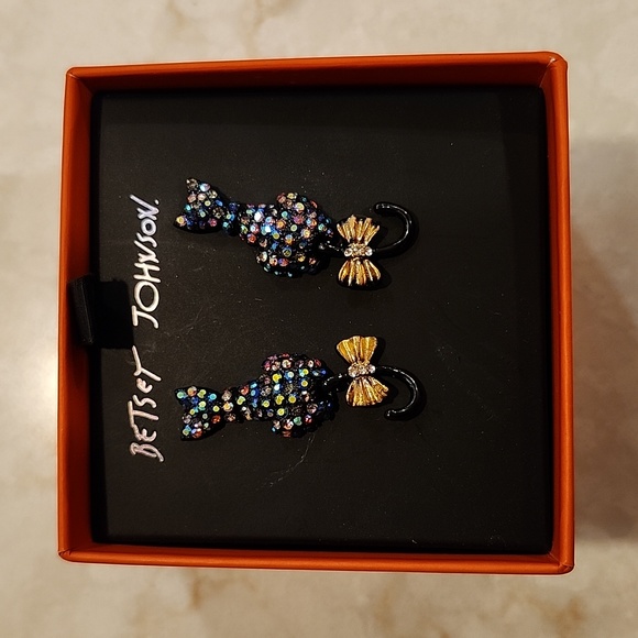 Betsey Johnson Earrings - Picture 1 of 3